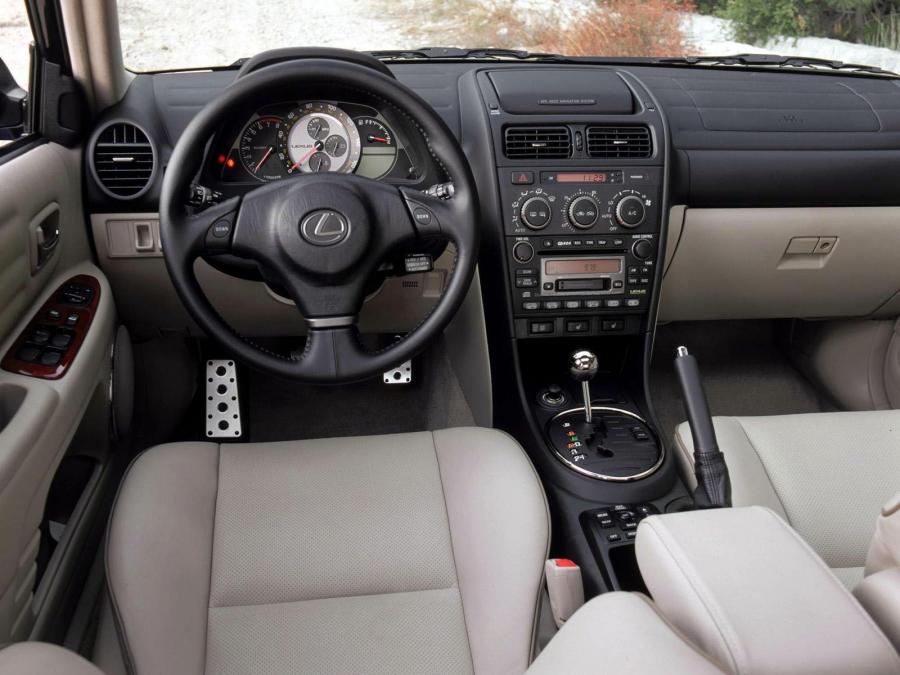  Lexus IS300 SportCross 2001 года  (фото 2 из 12)